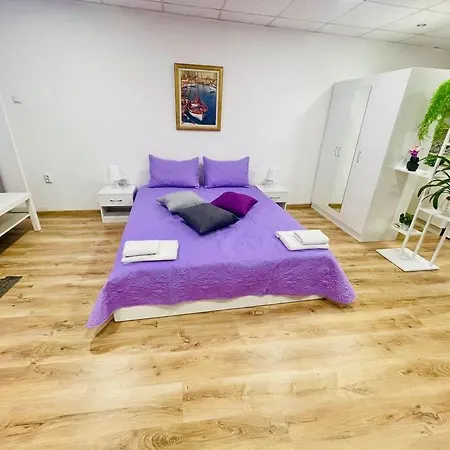 Apartman 21 *
